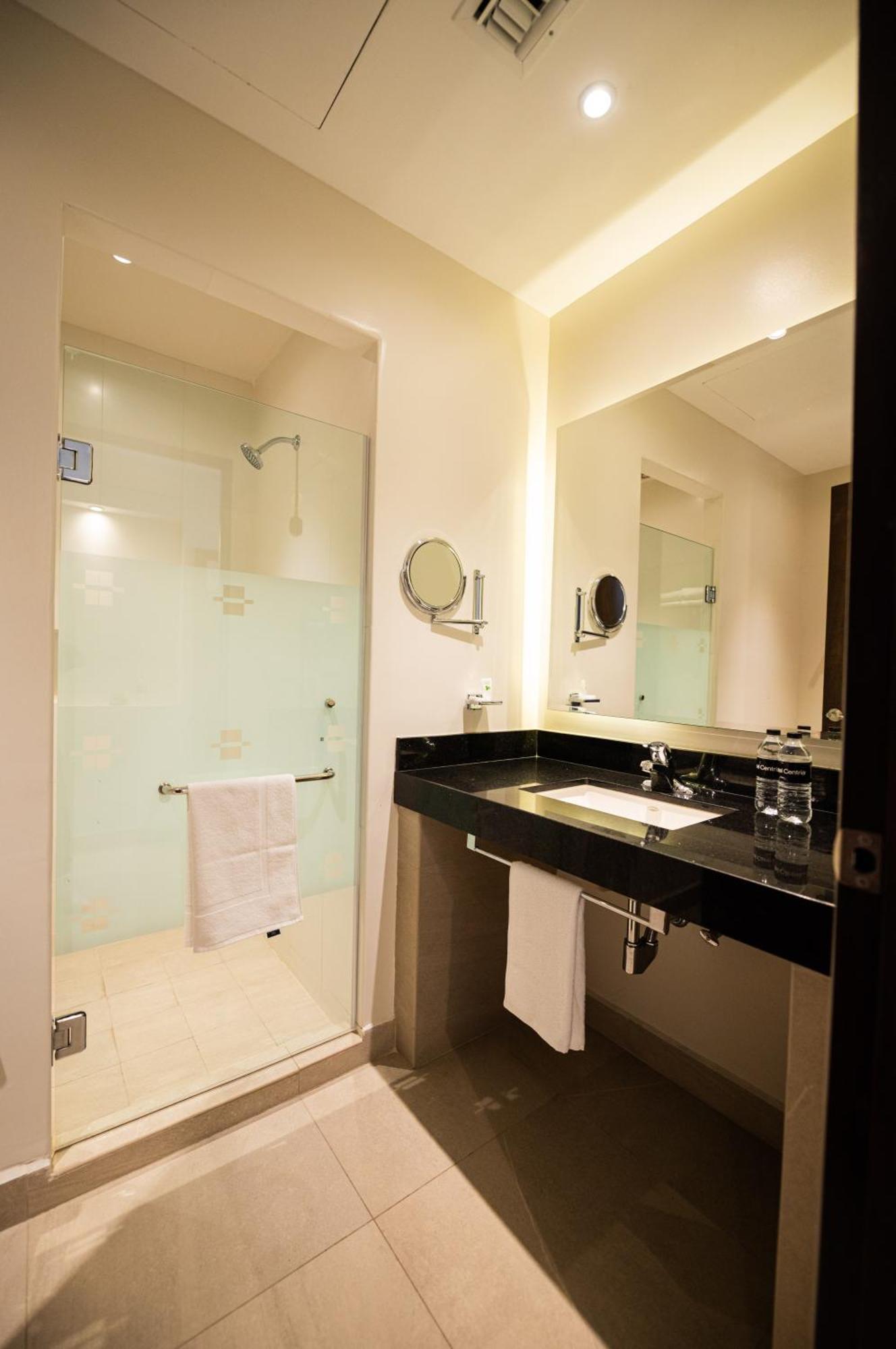 Hotel Centria Монтеррей Экстерьер фото